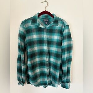 Very soft Land’s End flannel. In great condition. Great for cold winters.